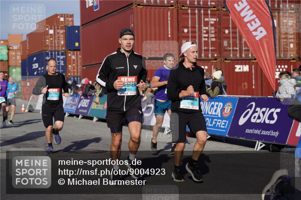 03.10.2025 - Köhlbrandbrückenlauf Michael Burmester http://msf.ph/oto/9004923 03.10.2025 10:07:33 Ziel 1014, 1363, 1377, 1378, 1532, 1764, 1774, 1886, 2807, 2990, 3250, 3497 meine-sportfotos.de