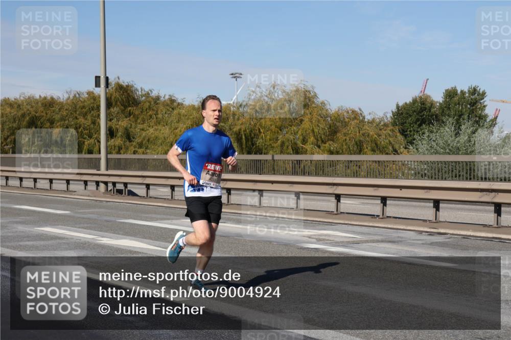 03.10.2025 - Köhlbrandbrückenlauf Julia Fischer http://msf.ph/oto/9004924 03.10.2025 12:36:32 Position 3 4033 meine-sportfotos.de