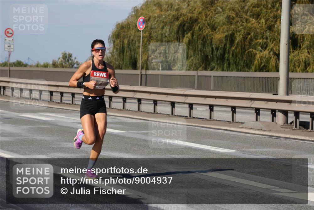 03.10.2025 - Köhlbrandbrückenlauf Julia Fischer http://msf.ph/oto/9004937 03.10.2025 12:36:42 Position 3 740 meine-sportfotos.de
