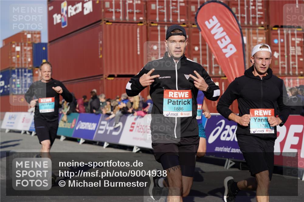 03.10.2025 - Köhlbrandbrückenlauf Michael Burmester http://msf.ph/oto/9004938 03.10.2025 10:07:33 Ziel 1014, 1363, 1377, 1378, 1532, 1764, 1774, 1886, 2807, 2990, 3250, 3497 meine-sportfotos.de