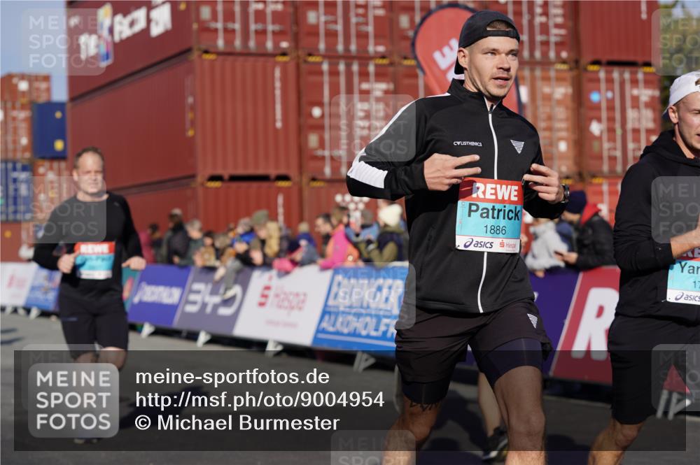 03.10.2025 - Köhlbrandbrückenlauf Michael Burmester http://msf.ph/oto/9004954 03.10.2025 10:07:33 Ziel 1014, 1363, 1377, 1378, 1532, 1764, 1774, 1886, 2807, 2990, 3250, 3497 meine-sportfotos.de