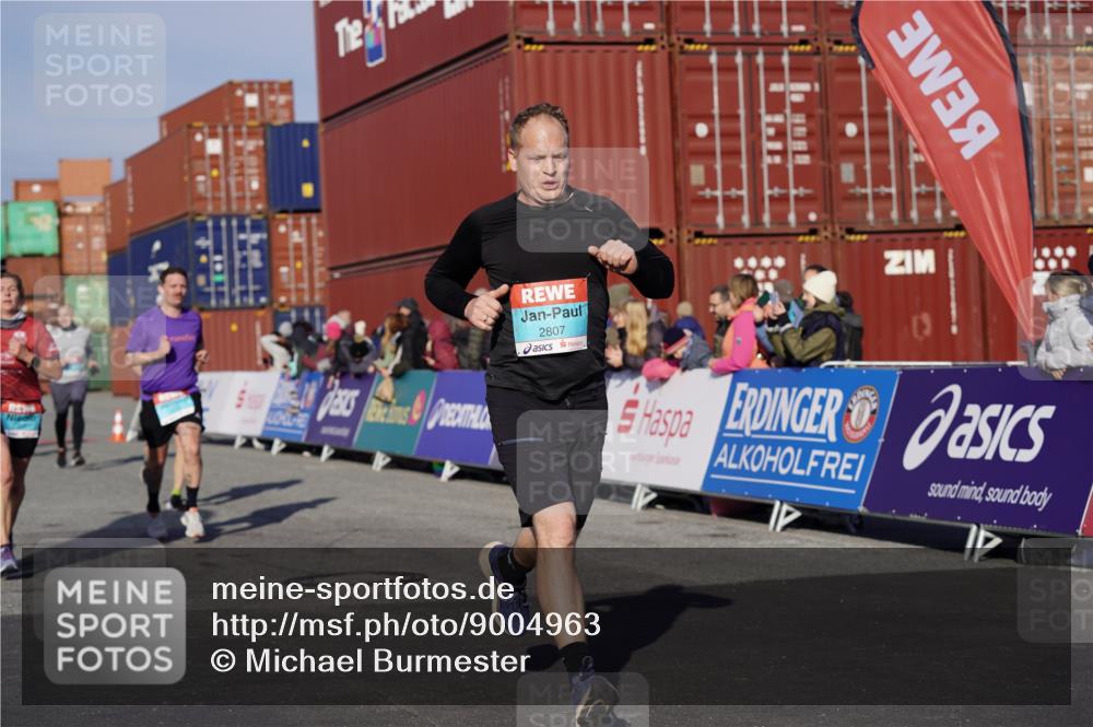 03.10.2025 - Köhlbrandbrückenlauf Michael Burmester http://msf.ph/oto/9004963 03.10.2025 10:07:34 Ziel 1014, 1363, 1377, 1378, 1384, 1532, 1764, 1774, 1886, 2807, 2814, 2990, 3250, 3497 meine-sportfotos.de