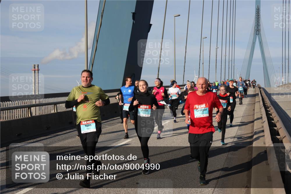03.10.2025 - Köhlbrandbrückenlauf Julia Fischer http://msf.ph/oto/9004990 03.10.2025 09:50:44 Position 2 3134, 1665, 1498 meine-sportfotos.de