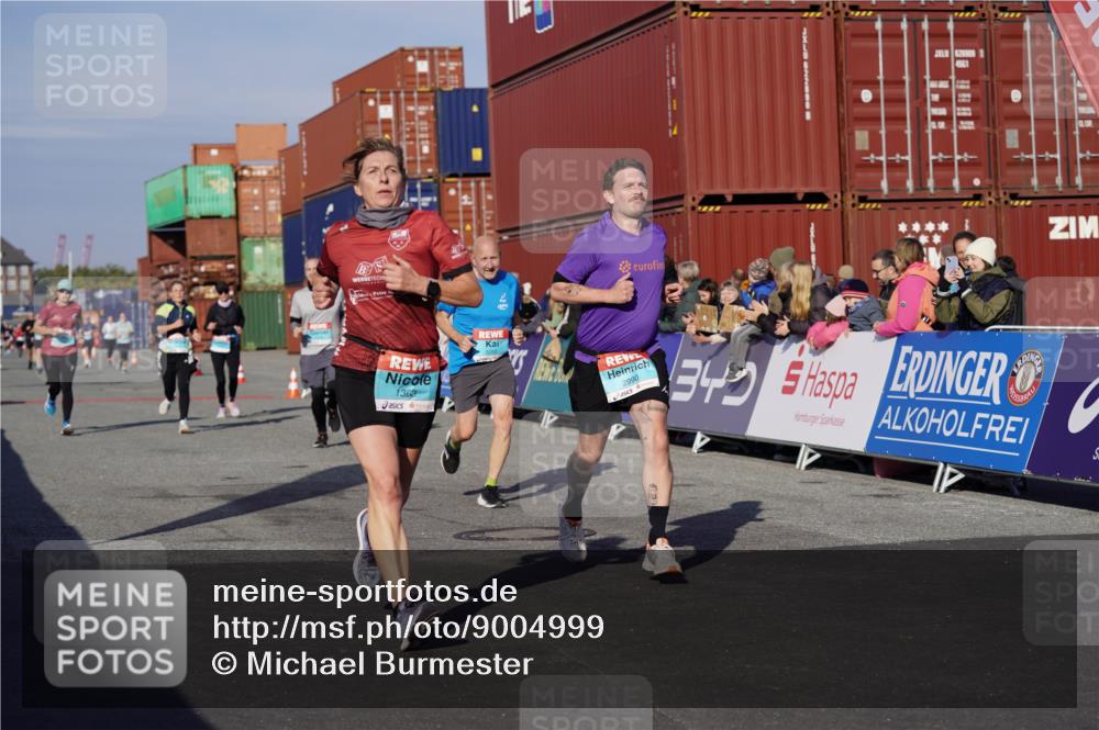 03.10.2025 - Köhlbrandbrückenlauf Michael Burmester http://msf.ph/oto/9004999 03.10.2025 10:07:35 Ziel 1014, 1363, 1377, 1378, 1384, 1532, 1764, 1774, 1886, 2807, 2814, 2990, 3250, 3497 meine-sportfotos.de