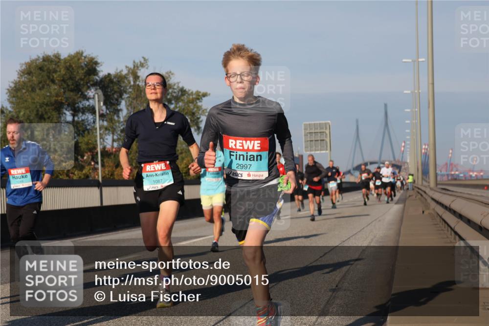 03.10.2025 - Köhlbrandbrückenlauf Luisa Fischer http://msf.ph/oto/9005015 03.10.2025 10:46:42 Position 3 1249, 1087, 2997 meine-sportfotos.de
