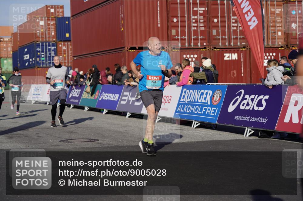 03.10.2025 - Köhlbrandbrückenlauf Michael Burmester http://msf.ph/oto/9005028 03.10.2025 10:07:37 Ziel 1014, 1363, 1377, 1378, 1384, 1532, 1764, 1886, 2807, 2814, 2990, 3250 meine-sportfotos.de