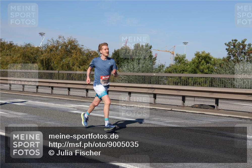 03.10.2025 - Köhlbrandbrückenlauf Julia Fischer http://msf.ph/oto/9005035 03.10.2025 12:36:58 Position 3  meine-sportfotos.de