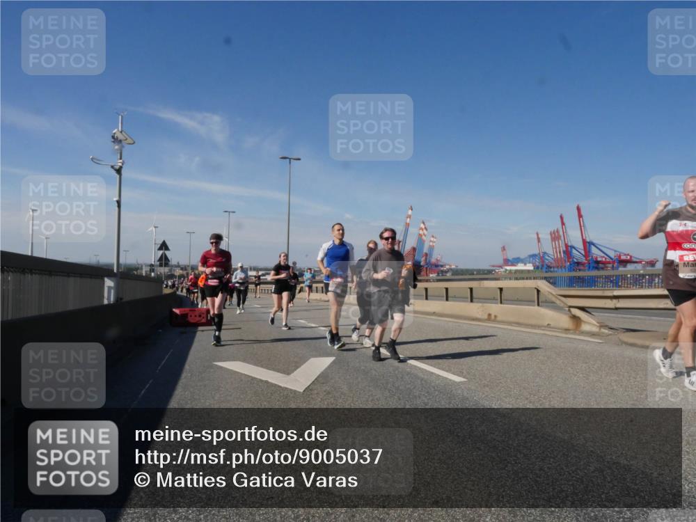 03.10.2025 - Köhlbrandbrückenlauf Matties Gatica Varas http://msf.ph/oto/9005037 03.10.2025 12:59:11 Position 2  meine-sportfotos.de