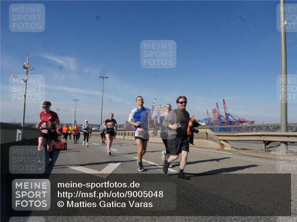 03.10.2025 - Köhlbrandbrückenlauf Matties Gatica Varas http://msf.ph/oto/9005048 03.10.2025 12:59:12 Position 2  meine-sportfotos.de