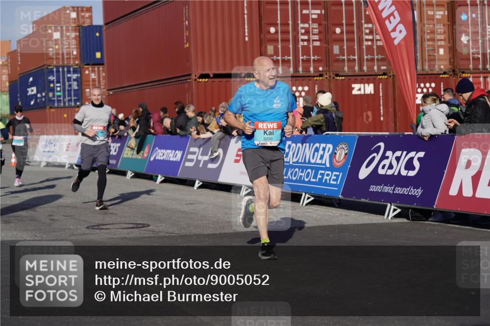 03.10.2025 - Köhlbrandbrückenlauf Michael Burmester http://msf.ph/oto/9005052 03.10.2025 10:07:37 Ziel 1014, 1363, 1377, 1378, 1384, 1532, 1764, 1886, 2807, 2814, 2990, 3250 meine-sportfotos.de