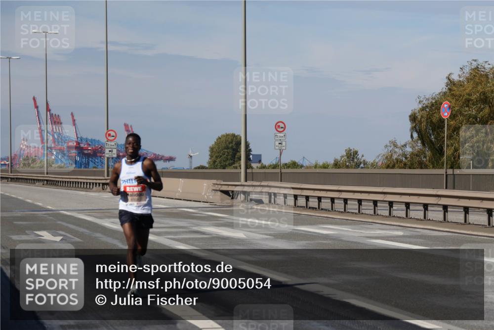 03.10.2025 - Köhlbrandbrückenlauf Julia Fischer http://msf.ph/oto/9005054 03.10.2025 12:37:59 Position 3 12, 5, 18, 12, 5 meine-sportfotos.de