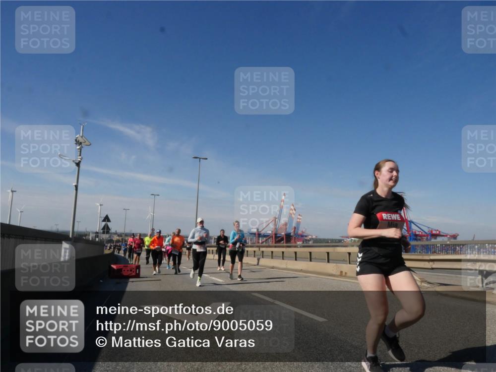 03.10.2025 - Köhlbrandbrückenlauf Matties Gatica Varas http://msf.ph/oto/9005059 03.10.2025 12:59:15 Position 2  meine-sportfotos.de