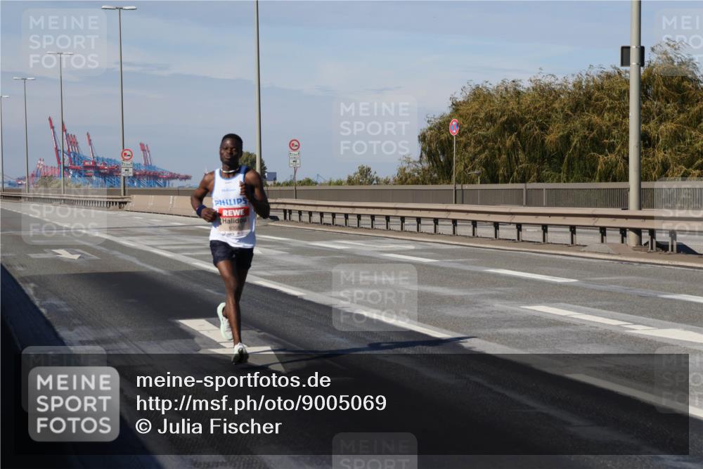 03.10.2025 - Köhlbrandbrückenlauf Julia Fischer http://msf.ph/oto/9005069 03.10.2025 12:38:00 Position 3 12, 5, 1, 6359 meine-sportfotos.de