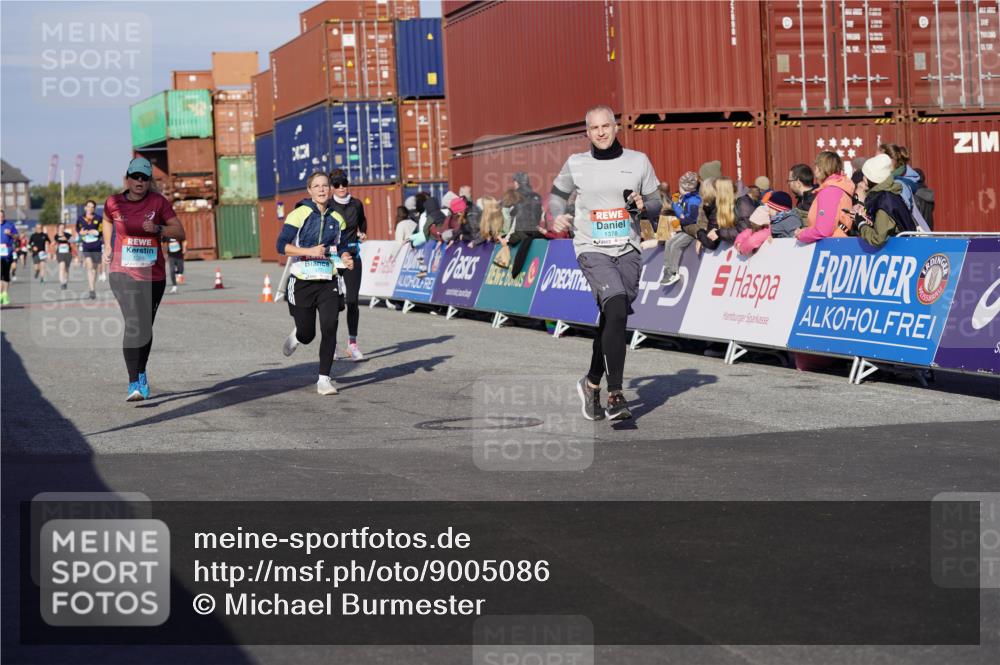 03.10.2025 - Köhlbrandbrückenlauf Michael Burmester http://msf.ph/oto/9005086 03.10.2025 10:07:38 Ziel 1014, 1363, 1377, 1378, 1384, 1532, 1764, 1886, 2807, 2814, 2990, 3250 meine-sportfotos.de