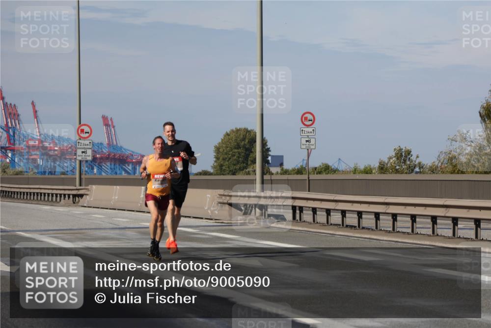 03.10.2025 - Köhlbrandbrückenlauf Julia Fischer http://msf.ph/oto/9005090 03.10.2025 12:38:26 Position 3 12, 5 meine-sportfotos.de