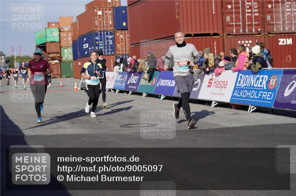 03.10.2025 - Köhlbrandbrückenlauf Michael Burmester http://msf.ph/oto/9005097 03.10.2025 10:07:38 Ziel 1014, 1363, 1377, 1378, 1384, 1532, 1764, 1886, 2807, 2814, 2990, 3250 meine-sportfotos.de
