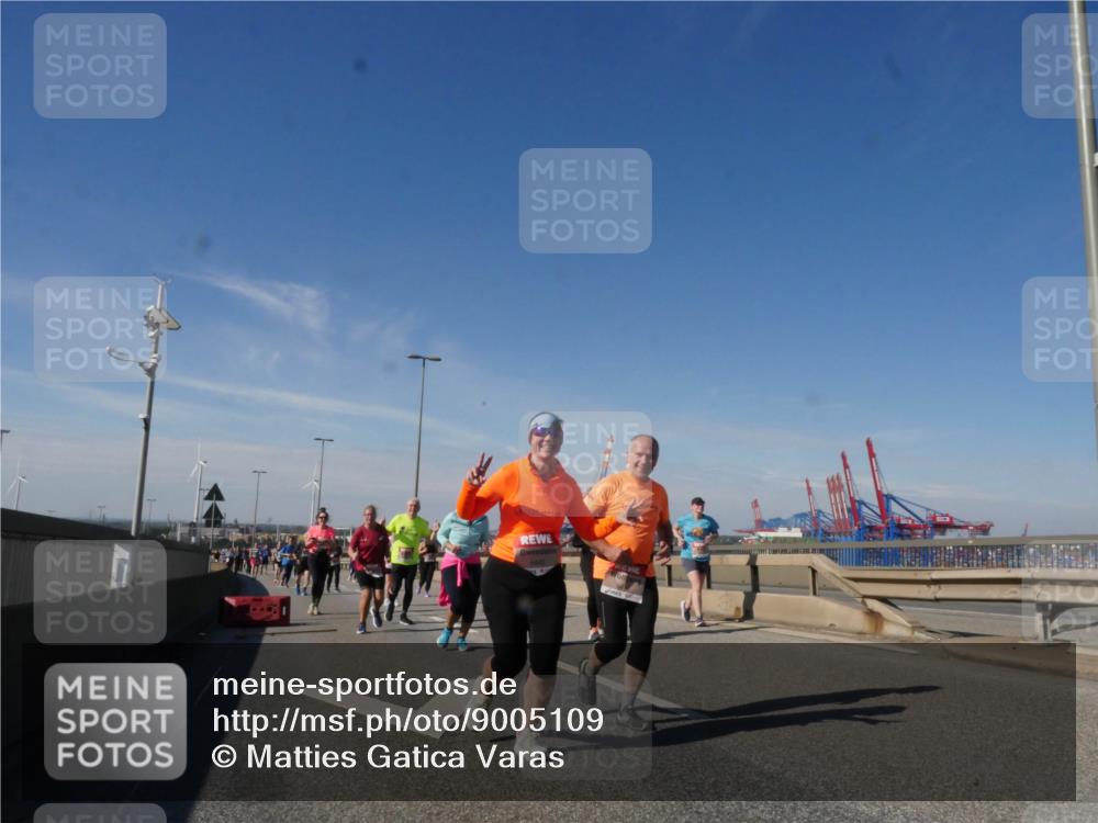 03.10.2025 - Köhlbrandbrückenlauf Matties Gatica Varas http://msf.ph/oto/9005109 03.10.2025 12:59:18 Position 2  meine-sportfotos.de