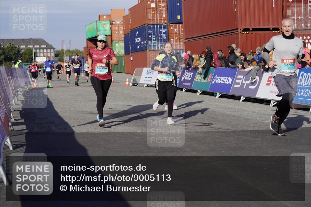 03.10.2025 - Köhlbrandbrückenlauf Michael Burmester http://msf.ph/oto/9005113 03.10.2025 10:07:39 Ziel 1014, 1363, 1377, 1378, 1384, 2807, 2814, 2990, 3250 meine-sportfotos.de
