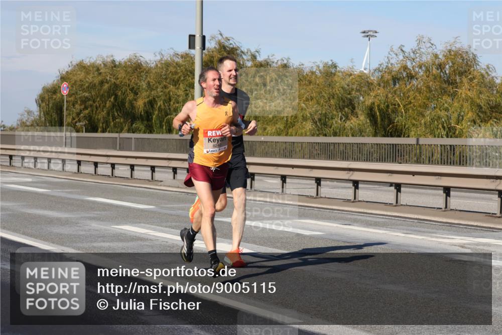 03.10.2025 - Köhlbrandbrückenlauf Julia Fischer http://msf.ph/oto/9005115 03.10.2025 12:38:32 Position 3 6240 meine-sportfotos.de