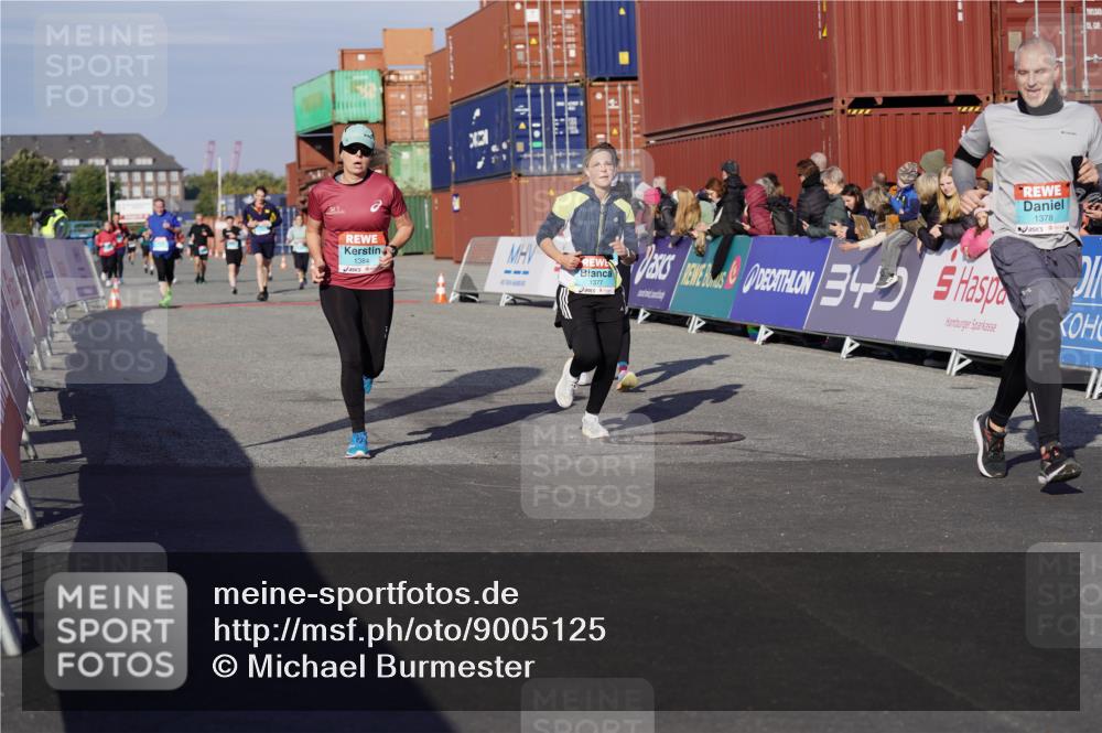 03.10.2025 - Köhlbrandbrückenlauf Michael Burmester http://msf.ph/oto/9005125 03.10.2025 10:07:39 Ziel 1014, 1363, 1377, 1378, 1384, 2807, 2814, 2990, 3250 meine-sportfotos.de