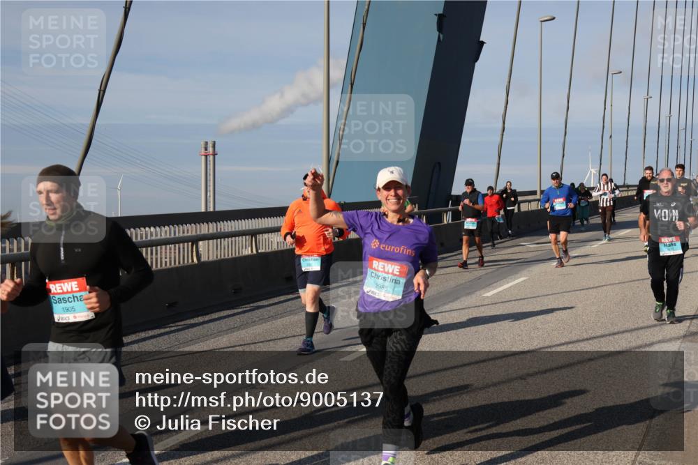 03.10.2025 - Köhlbrandbrückenlauf Julia Fischer http://msf.ph/oto/9005137 03.10.2025 09:51:05 Position 2 1905, 2986 meine-sportfotos.de