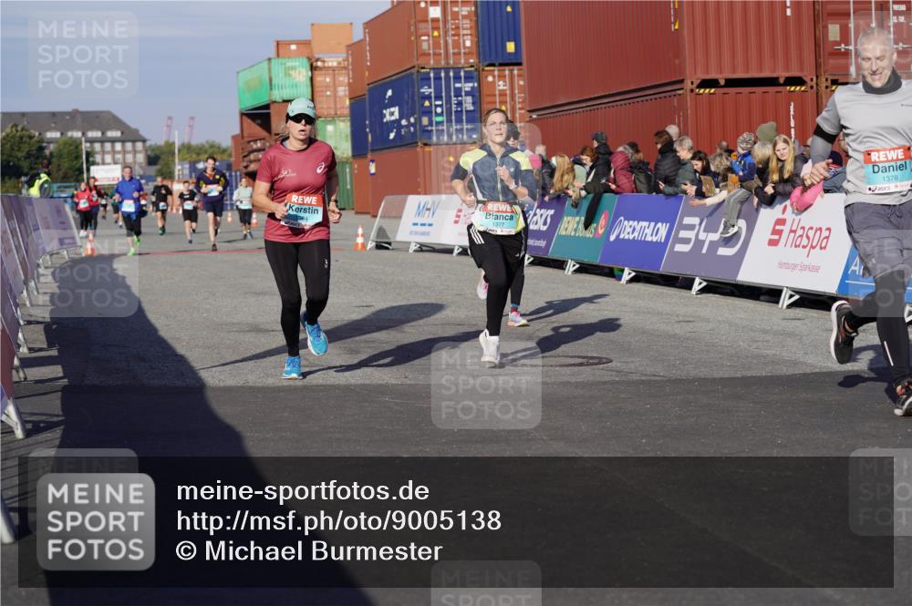 03.10.2025 - Köhlbrandbrückenlauf Michael Burmester http://msf.ph/oto/9005138 03.10.2025 10:07:39 Ziel 1014, 1363, 1377, 1378, 1384, 2807, 2814, 2990, 3250 meine-sportfotos.de