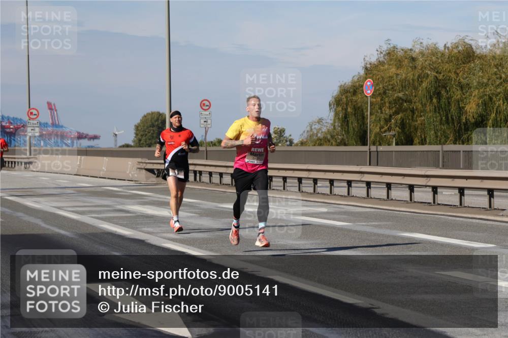 03.10.2025 - Köhlbrandbrückenlauf Julia Fischer http://msf.ph/oto/9005141 03.10.2025 12:38:53 Position 3 12, 5, 12, 5 meine-sportfotos.de