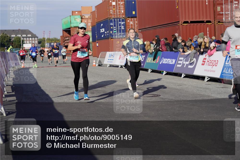 03.10.2025 - Köhlbrandbrückenlauf Michael Burmester http://msf.ph/oto/9005149 03.10.2025 10:07:39 Ziel 1014, 1363, 1377, 1378, 1384, 2807, 2814, 2990, 3250 meine-sportfotos.de