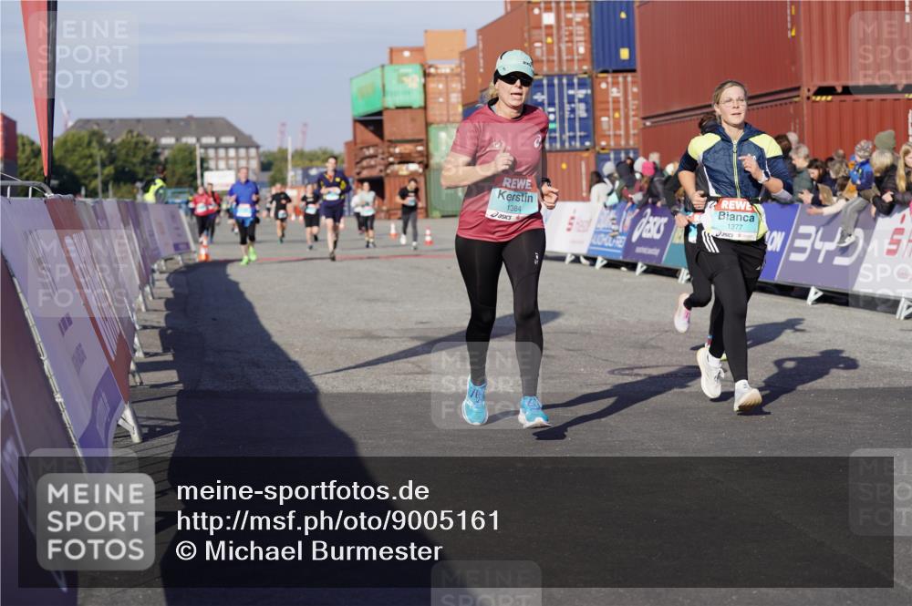 03.10.2025 - Köhlbrandbrückenlauf Michael Burmester http://msf.ph/oto/9005161 03.10.2025 10:07:40 Ziel 1363, 1377, 1378, 1384, 1849, 2814, 2990, 3217, 3250 meine-sportfotos.de