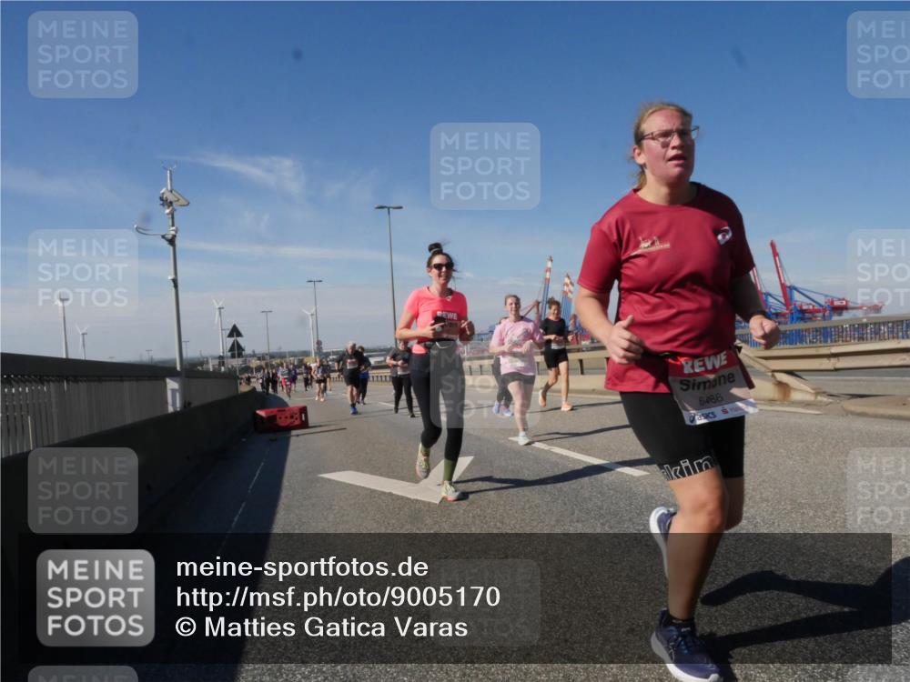 03.10.2025 - Köhlbrandbrückenlauf Matties Gatica Varas http://msf.ph/oto/9005170 03.10.2025 12:59:23 Position 2 6486 meine-sportfotos.de