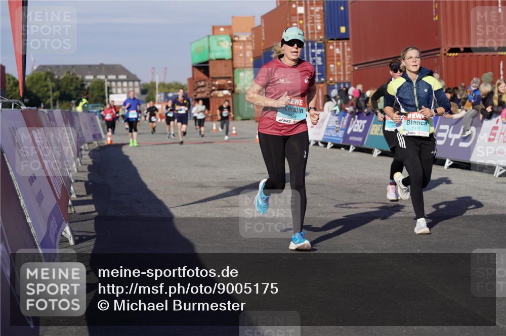 03.10.2025 - Köhlbrandbrückenlauf Michael Burmester http://msf.ph/oto/9005175 03.10.2025 10:07:40 Ziel 1363, 1377, 1378, 1384, 1849, 2814, 2990, 3217, 3250 meine-sportfotos.de