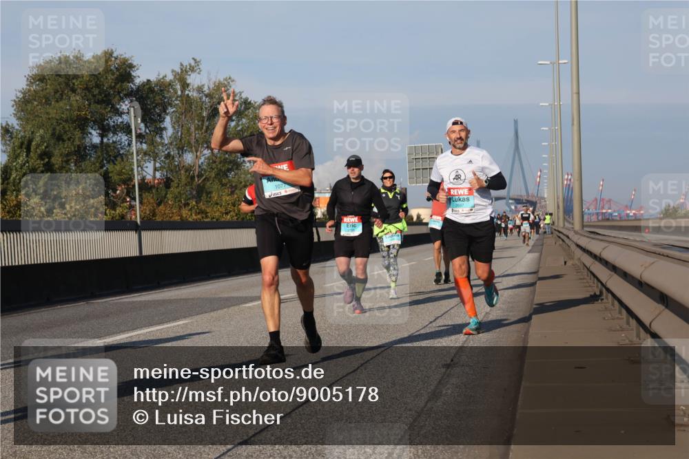 03.10.2025 - Köhlbrandbrückenlauf Luisa Fischer http://msf.ph/oto/9005178 03.10.2025 10:46:52 Position 3 1077, 2709, 2697 meine-sportfotos.de