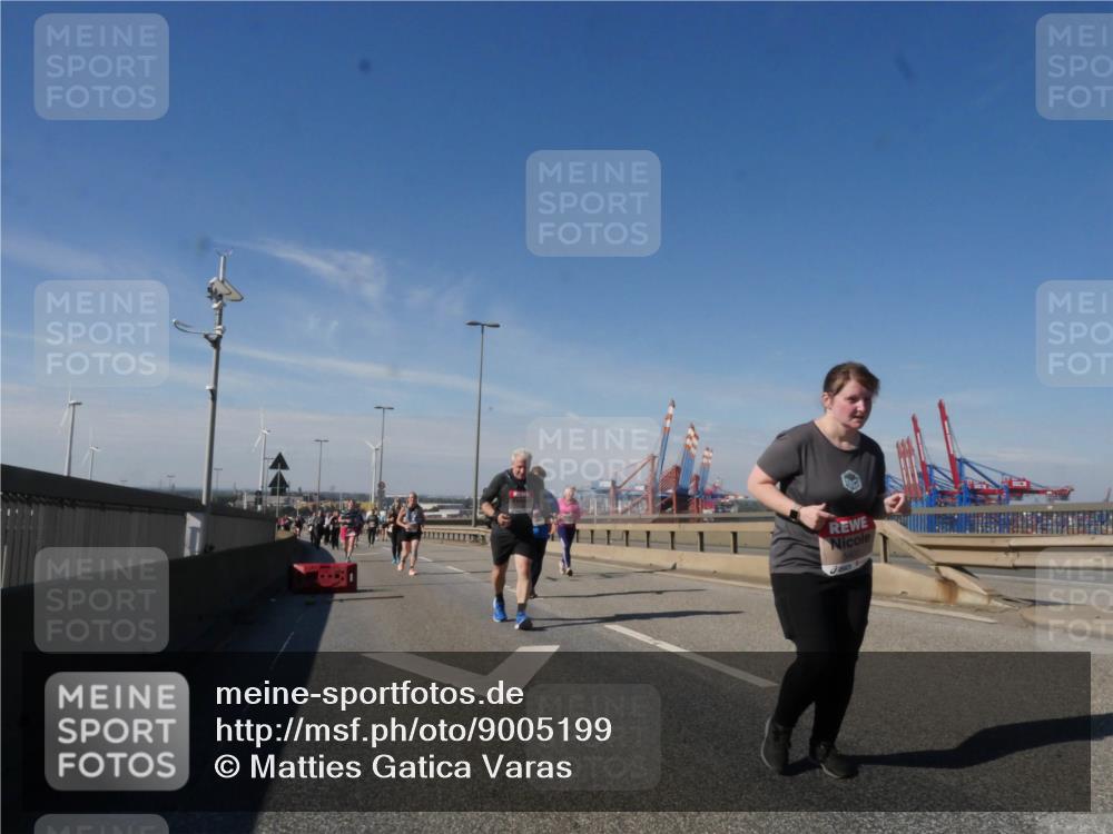 03.10.2025 - Köhlbrandbrückenlauf Matties Gatica Varas http://msf.ph/oto/9005199 03.10.2025 12:59:26 Position 2  meine-sportfotos.de
