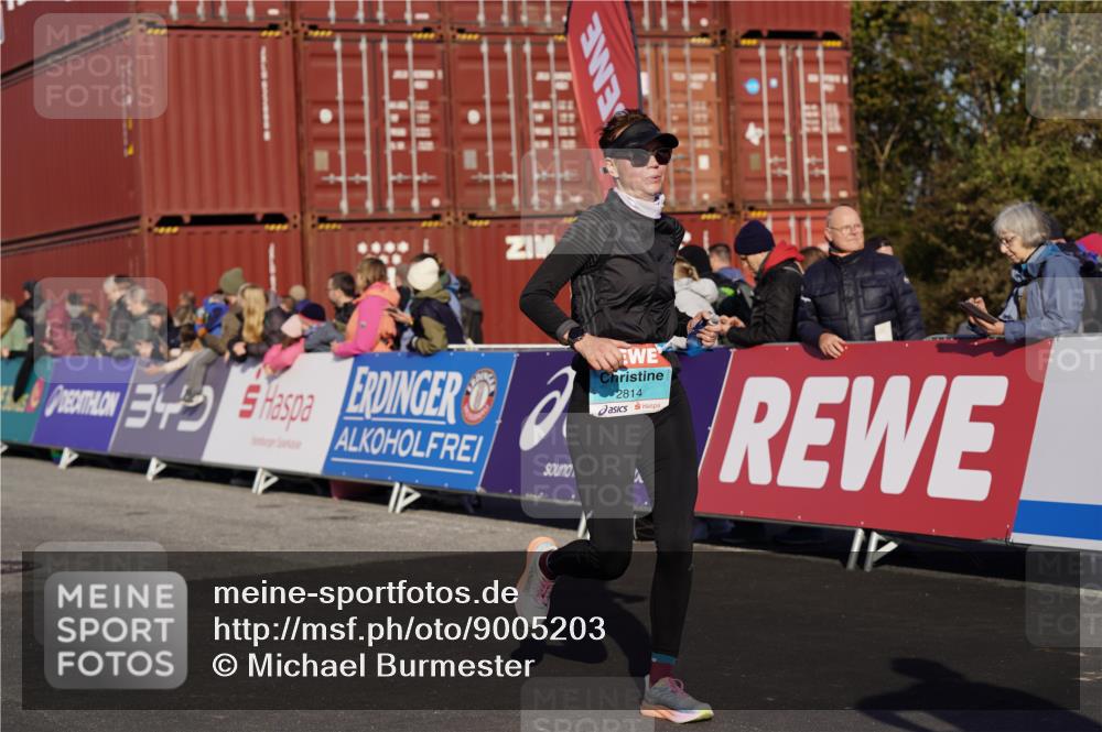 03.10.2025 - Köhlbrandbrückenlauf Michael Burmester http://msf.ph/oto/9005203 03.10.2025 10:07:42 Ziel 1377, 1378, 1384, 1849, 2814, 2990, 3217, 3250 meine-sportfotos.de