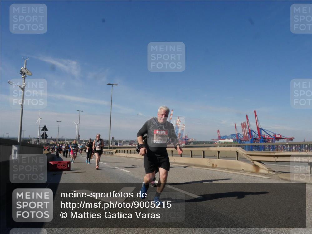 03.10.2025 - Köhlbrandbrückenlauf Matties Gatica Varas http://msf.ph/oto/9005215 03.10.2025 12:59:28 Position 2  meine-sportfotos.de