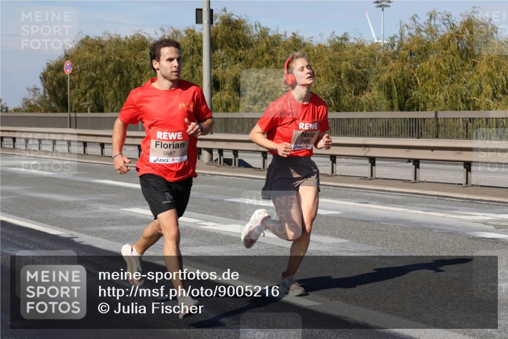 03.10.2025 - Köhlbrandbrückenlauf Julia Fischer http://msf.ph/oto/9005216 03.10.2025 12:39:02 Position 3 5687, 5688 meine-sportfotos.de