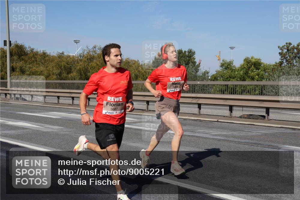 03.10.2025 - Köhlbrandbrückenlauf Julia Fischer http://msf.ph/oto/9005221 03.10.2025 12:39:03 Position 3 5687, 5688 meine-sportfotos.de