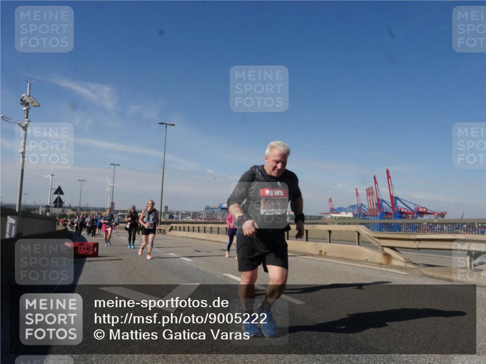 03.10.2025 - Köhlbrandbrückenlauf Matties Gatica Varas http://msf.ph/oto/9005222 03.10.2025 12:59:29 Position 2 6104 meine-sportfotos.de