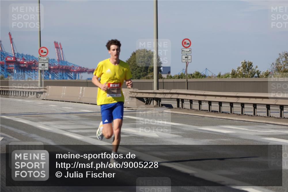 03.10.2025 - Köhlbrandbrückenlauf Julia Fischer http://msf.ph/oto/9005228 03.10.2025 12:39:16 Position 3  meine-sportfotos.de