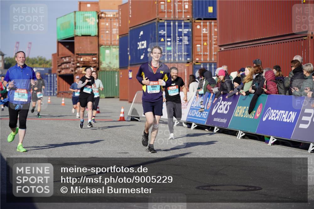 03.10.2025 - Köhlbrandbrückenlauf Michael Burmester http://msf.ph/oto/9005229 03.10.2025 10:07:44 Ziel 1335, 1336, 1377, 1378, 1384, 1849, 2814, 3217, 3797 meine-sportfotos.de