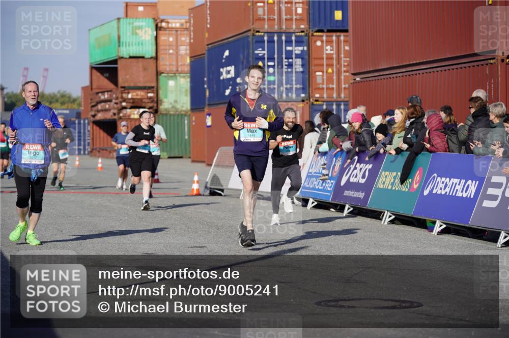 03.10.2025 - Köhlbrandbrückenlauf Michael Burmester http://msf.ph/oto/9005241 03.10.2025 10:07:44 Ziel 1335, 1336, 1377, 1378, 1384, 1849, 2814, 3217, 3797 meine-sportfotos.de