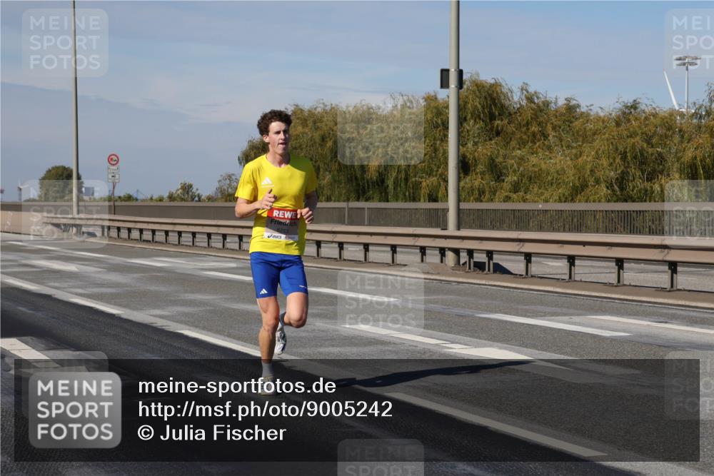 03.10.2025 - Köhlbrandbrückenlauf Julia Fischer http://msf.ph/oto/9005242 03.10.2025 12:39:19 Position 3 6253 meine-sportfotos.de