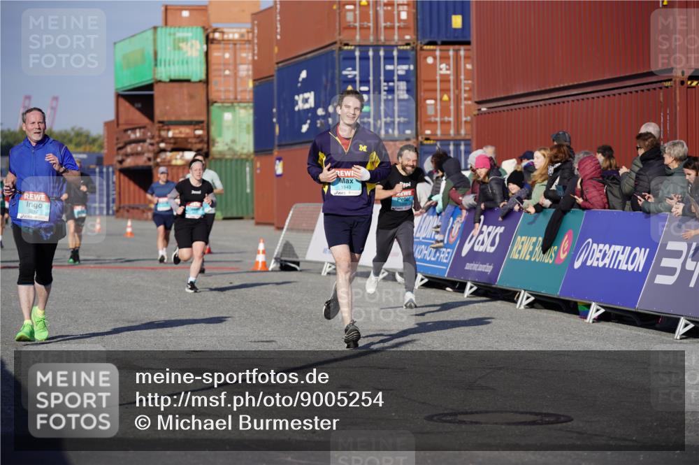 03.10.2025 - Köhlbrandbrückenlauf Michael Burmester http://msf.ph/oto/9005254 03.10.2025 10:07:45 Ziel 1335, 1336, 1377, 1384, 1849, 2814, 3217, 3797 meine-sportfotos.de
