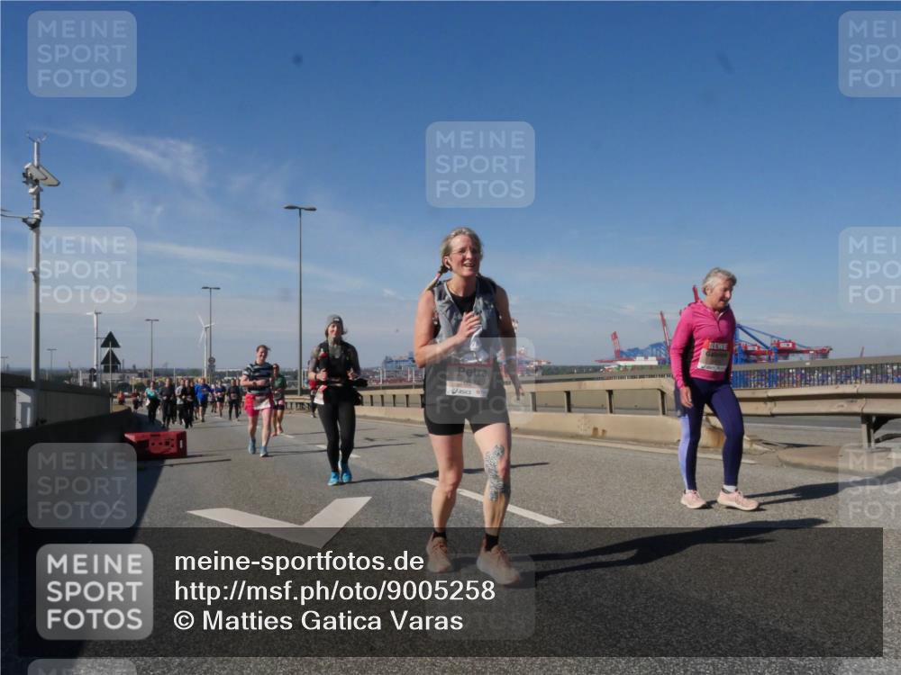 03.10.2025 - Köhlbrandbrückenlauf Matties Gatica Varas http://msf.ph/oto/9005258 03.10.2025 12:59:32 Position 2 0574 meine-sportfotos.de