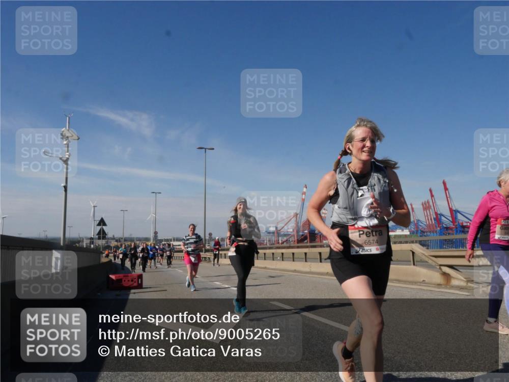 03.10.2025 - Köhlbrandbrückenlauf Matties Gatica Varas http://msf.ph/oto/9005265 03.10.2025 12:59:33 Position 2 6574 meine-sportfotos.de