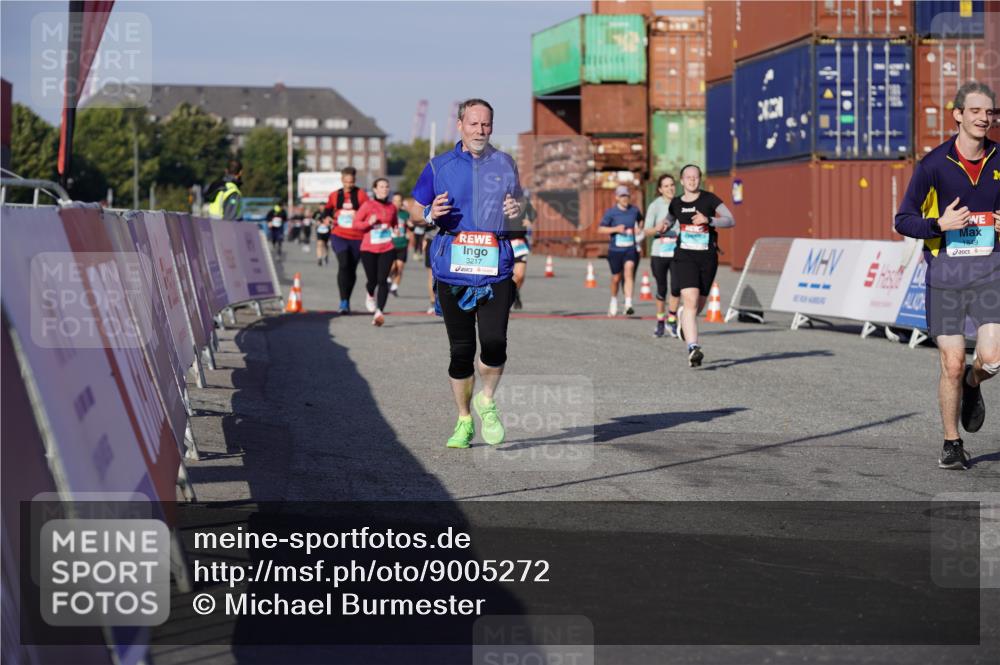 03.10.2025 - Köhlbrandbrückenlauf Michael Burmester http://msf.ph/oto/9005272 03.10.2025 10:07:45 Ziel 1335, 1336, 1377, 1384, 1849, 2814, 3217, 3797 meine-sportfotos.de