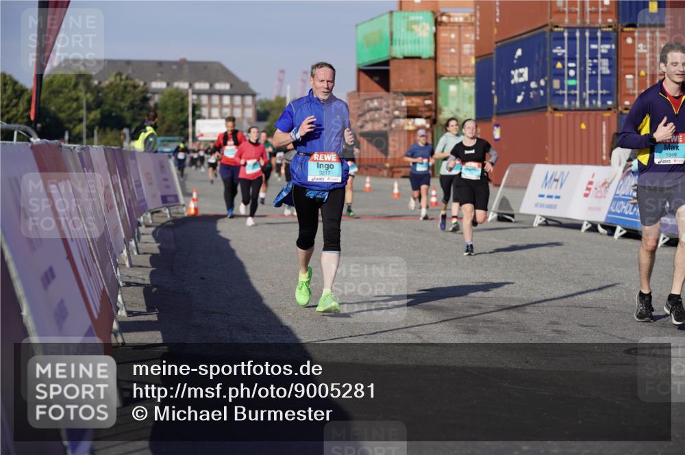03.10.2025 - Köhlbrandbrückenlauf Michael Burmester http://msf.ph/oto/9005281 03.10.2025 10:07:46 Ziel 1335, 1336, 1384, 1716, 1849, 2814, 3217, 3797 meine-sportfotos.de