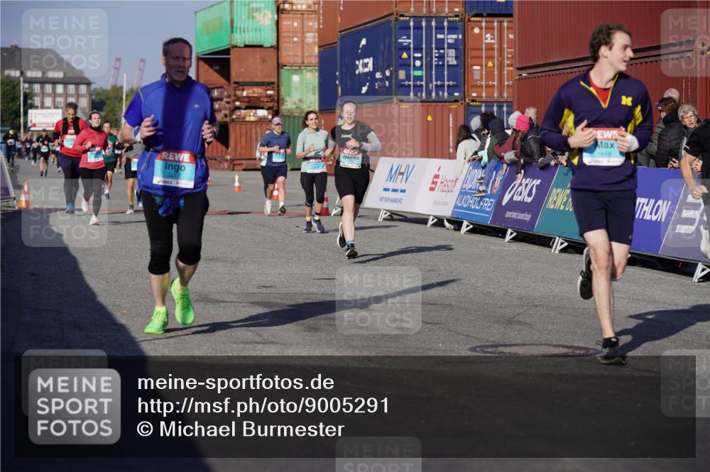 03.10.2025 - Köhlbrandbrückenlauf Michael Burmester http://msf.ph/oto/9005291 03.10.2025 10:07:46 Ziel 1335, 1336, 1384, 1716, 1849, 2814, 3217, 3797 meine-sportfotos.de