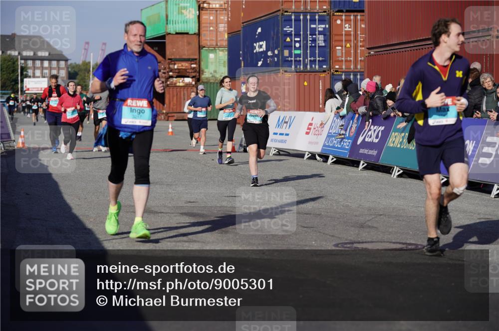 03.10.2025 - Köhlbrandbrückenlauf Michael Burmester http://msf.ph/oto/9005301 03.10.2025 10:07:46 Ziel 1335, 1336, 1384, 1716, 1849, 2814, 3217, 3797 meine-sportfotos.de