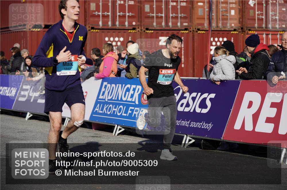 03.10.2025 - Köhlbrandbrückenlauf Michael Burmester http://msf.ph/oto/9005309 03.10.2025 10:07:47 Ziel 1335, 1336, 1716, 1849, 2733, 3217, 3272, 3683, 3684, 3797 meine-sportfotos.de